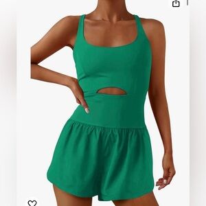 Advertised as a small but definitely a medium fit